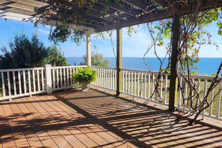 3741 Lakeshore Road E — photo 1