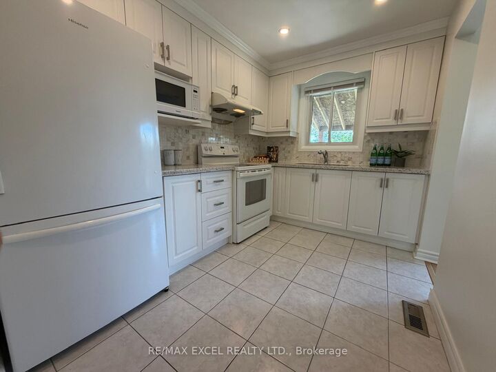 Property Photo:  43 Duxford Crescent  ON L3R 7B2 