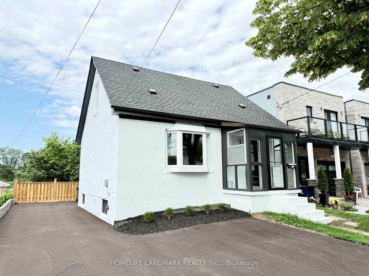 572 Pharmacy Avenue — photo 1