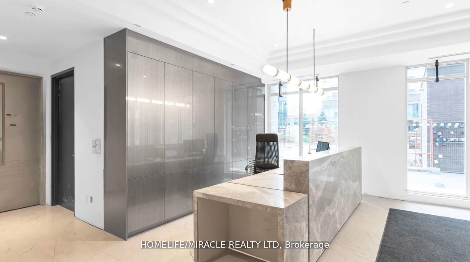 Property Photo:  