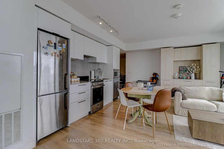 Property Photo:  501 Yonge Street 4202  ON L1V 1H9 
