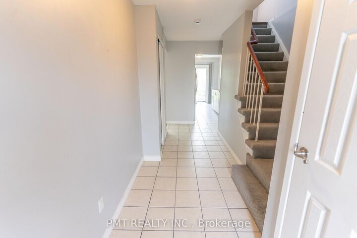 Photo de la propriété:  694 Carrying Place  ON L5C 3W6 