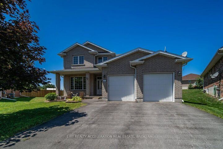 Property Photo: 14 Ashwood Crescent ON K7R 3L1