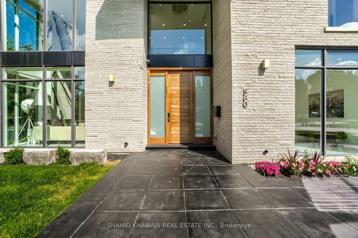 Photo de la propriété: 560 Shenandoah Drive ON L5H 1V7