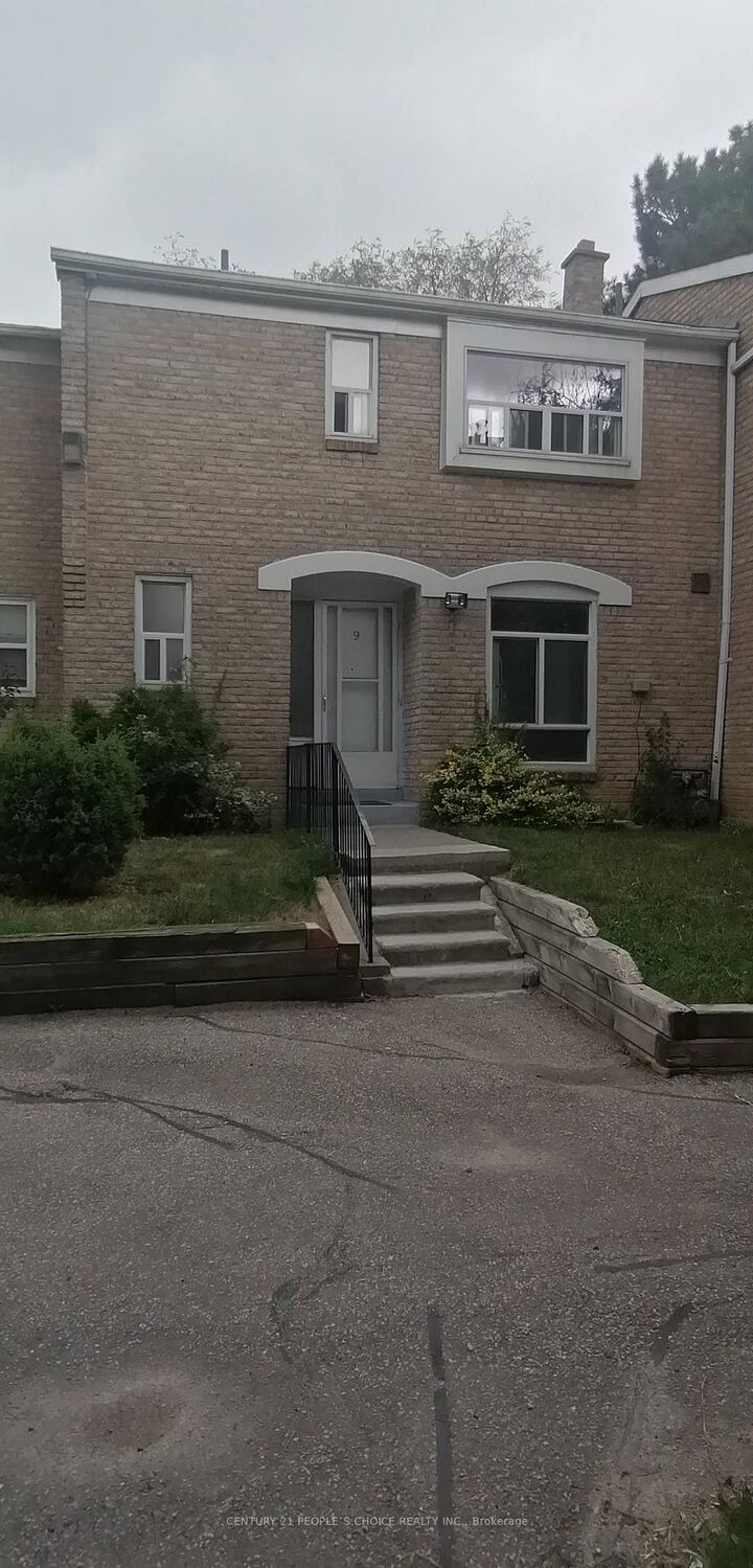 Property Photo:  17 Gosford Boulevard 9  ON M3N 2G7 