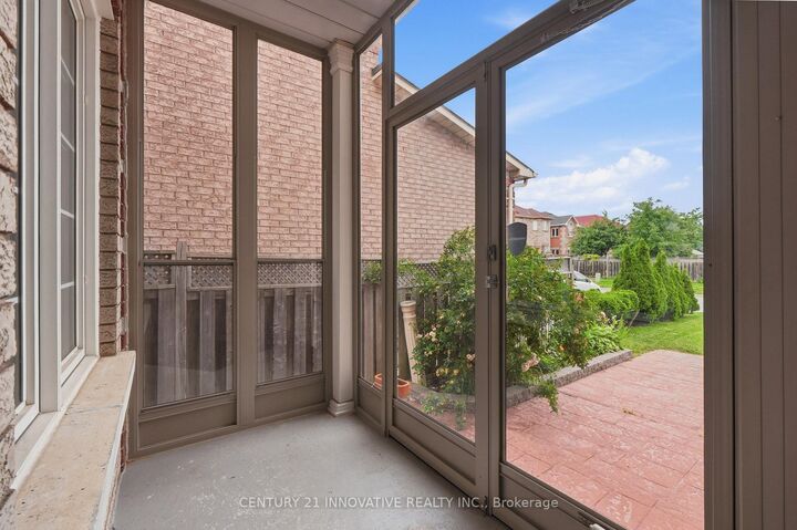 Property Photo: 57 Avenida Street NE ON L3S 4J6