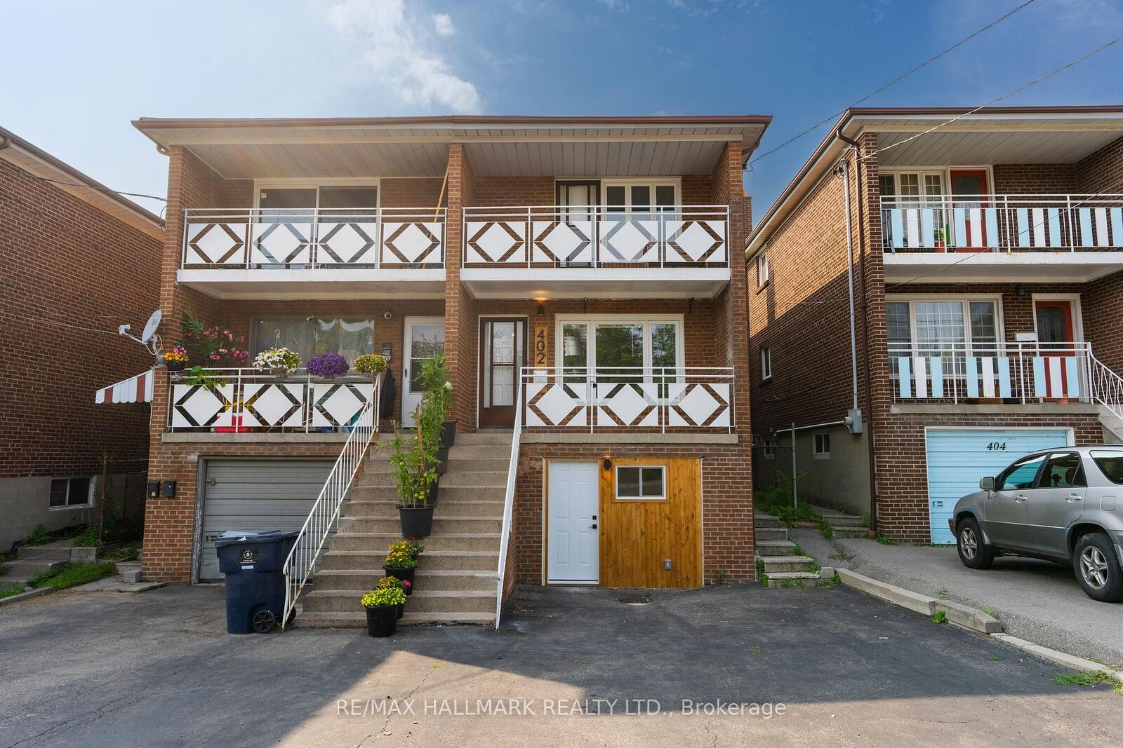 Property Photo: 402 Kingston Road Main ON M4L 1T9
