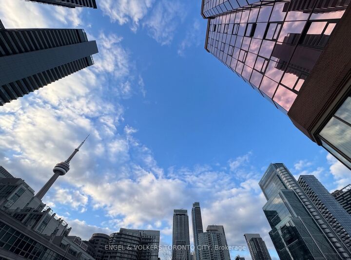 Property Photo: 393 King Street W 706 ON M5V 3G8