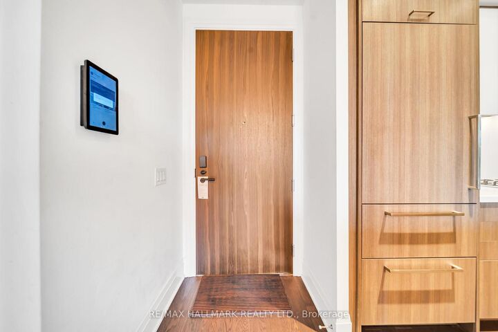Property Photo: 280 Howland Avenue Gph22 ON M5R 0C3