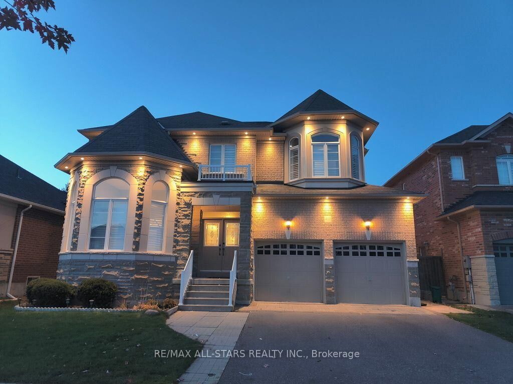 Property Photo: 411 Hoover Park Drive ON L4A 1P4