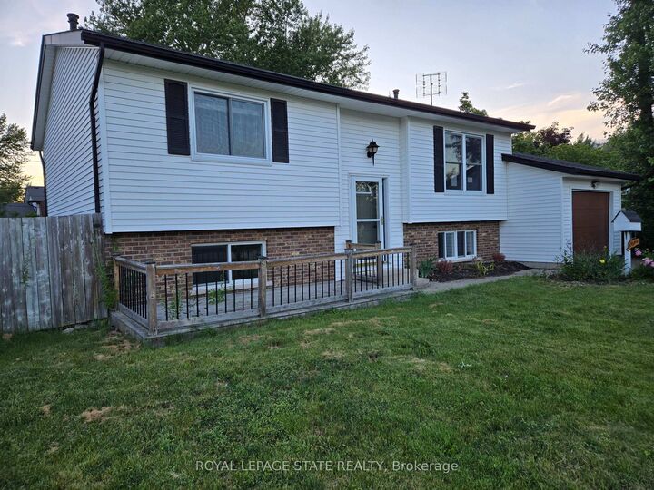 Property Photo: 697 Ferndale Avenue ON L2A 5C7