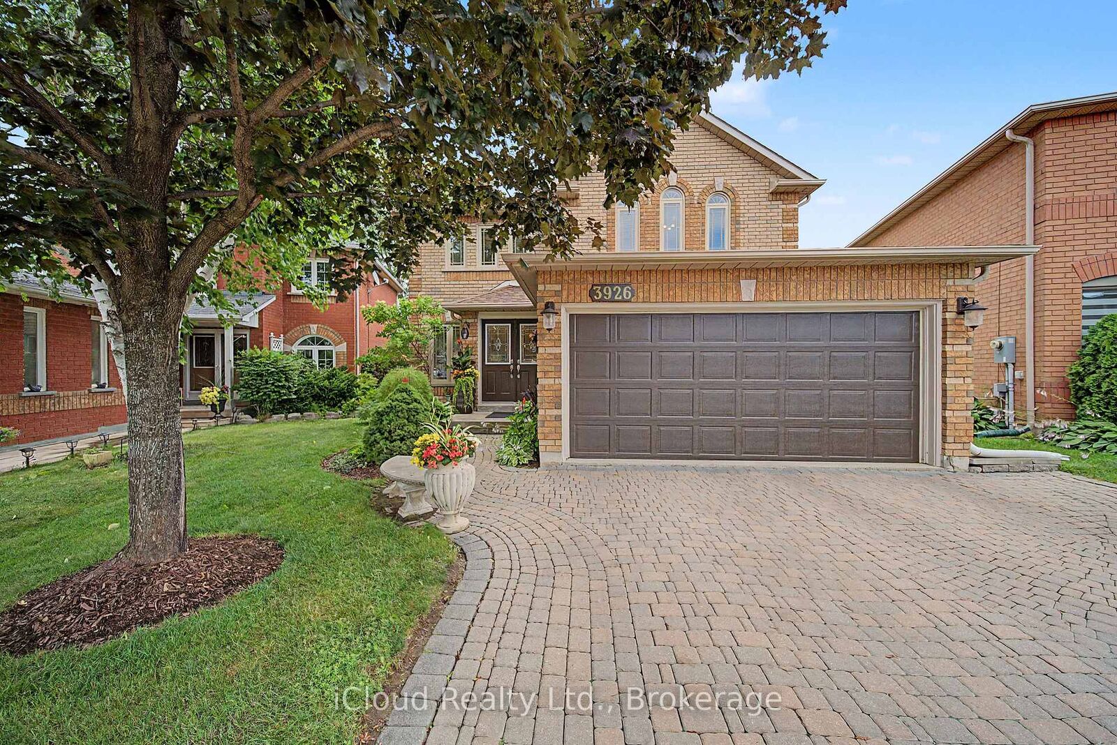 Property Photo:  3926 Baggins Court  ON L5N 7A3 