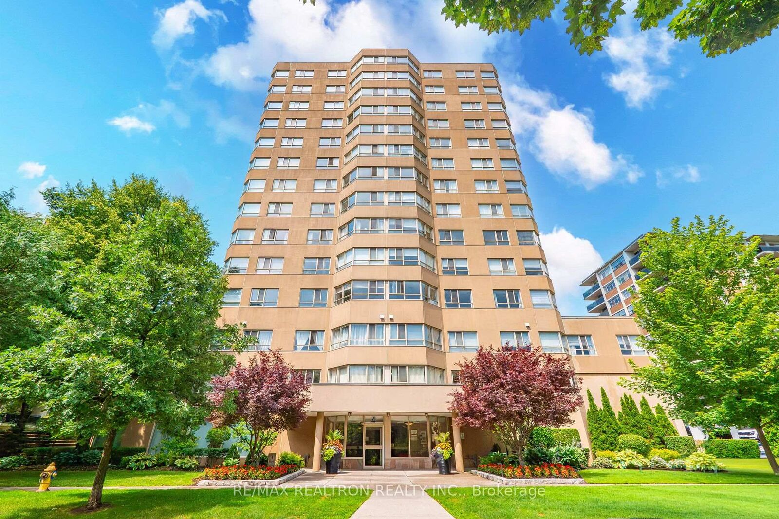 Property Photo: 4 Park Vista Crescent 604 ON M4B 3M8