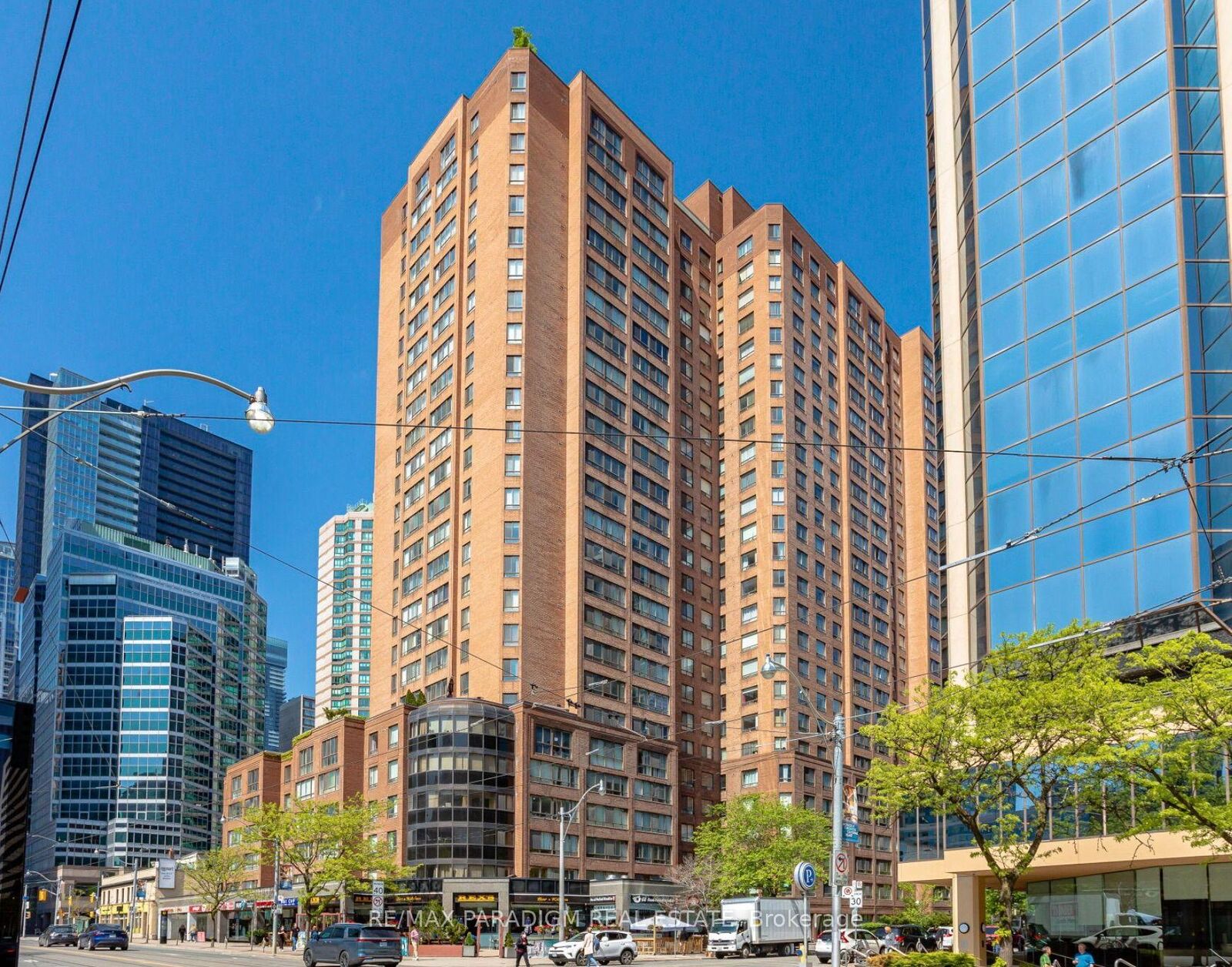 Photo de la propriété: 633 Bay Street 1914 ON M5G 2G4