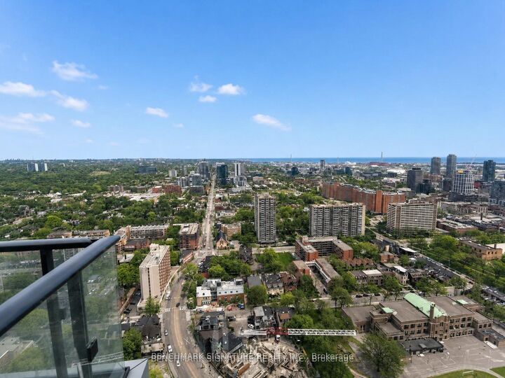 251 Jarvis Street 4015 — photo 1