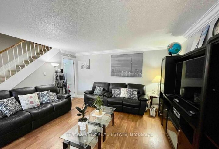 Photo de la propriété:  140 Ling Road 88  ON M1E 4V9 