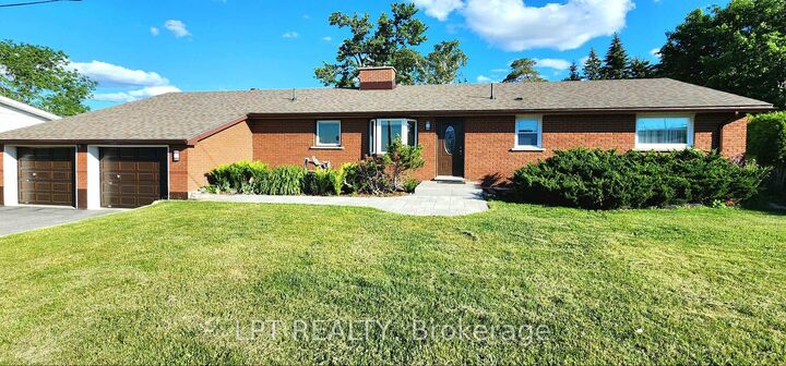 585 Mapleview Drive E — photo 1