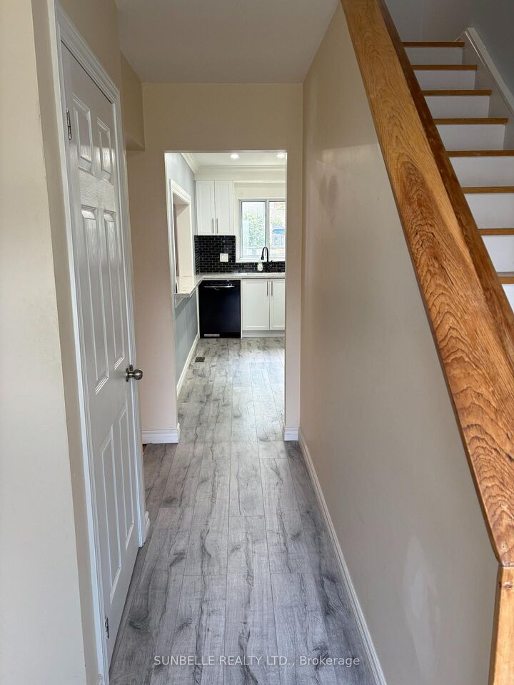 Property Photo: 42 Fleetwood Crescent ON L6T 2E5