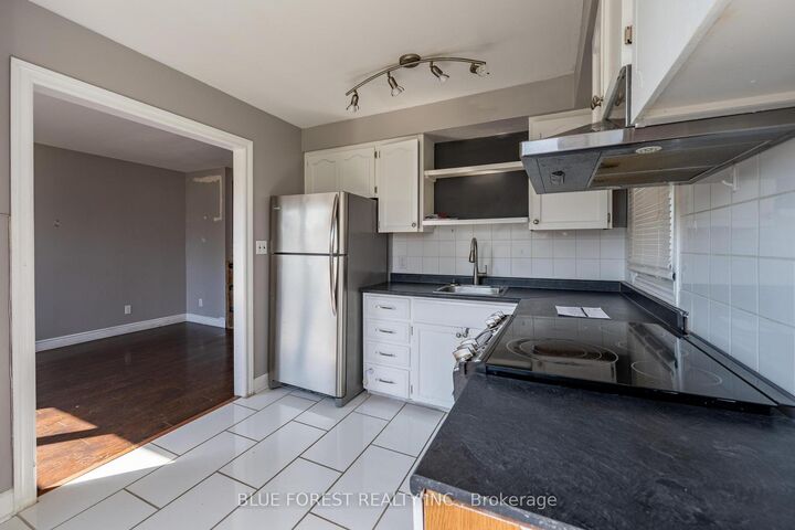 Property Photo:  751 Curry Street  ON N5Y 1N5 