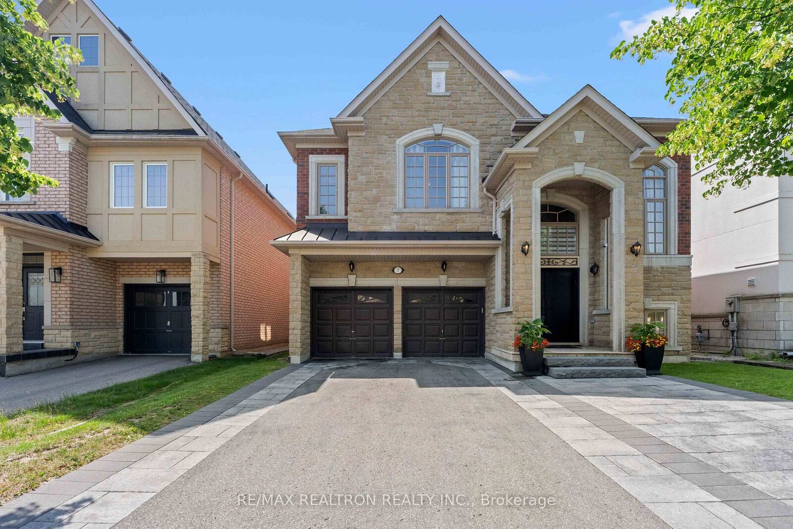 Property Photo:  7 Randolph Drive  ON L6A 0W1 