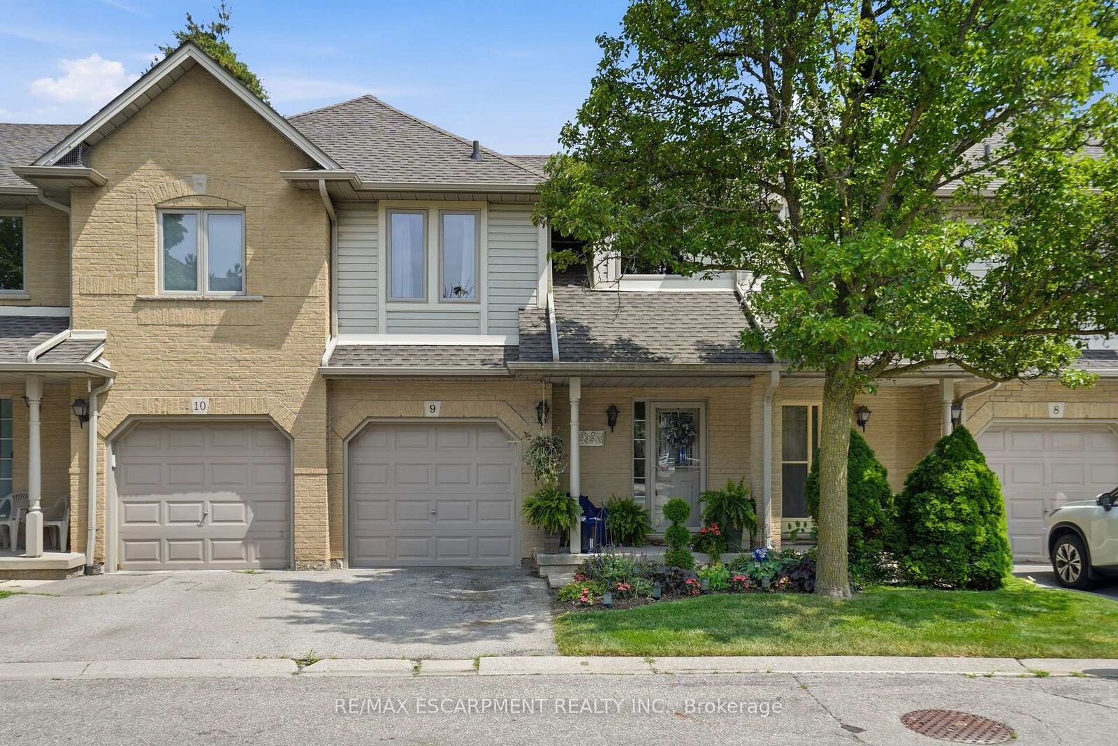 Property Photo: 819 Upper Paradise Road 9 ON L9C 5R1