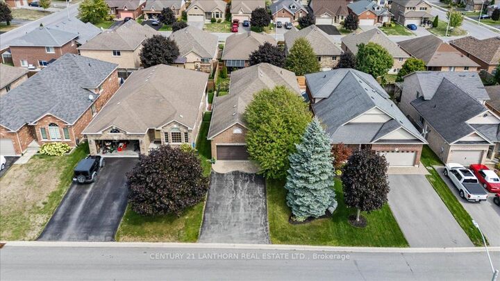 18 McDougall Drive — photo 1