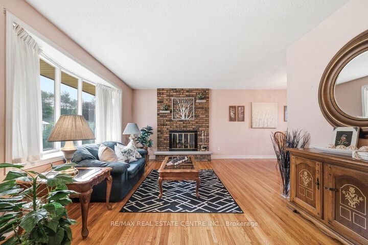 Property Photo:  633 Birch Street  ON K8A 7K7 