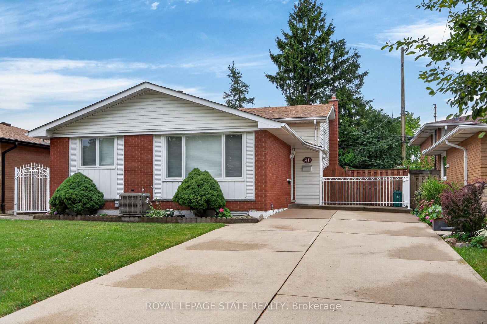 Property Photo: 41 Darlington Drive ON L9C 2L8