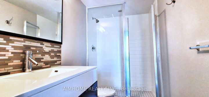 Property Photo:  126 Simcoe Street 1708  ON M5H 4E6 