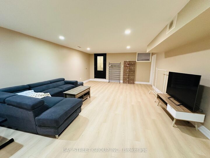 Photo de la propriété:  118 Fairglen Avenue  ON M1W 1A7 