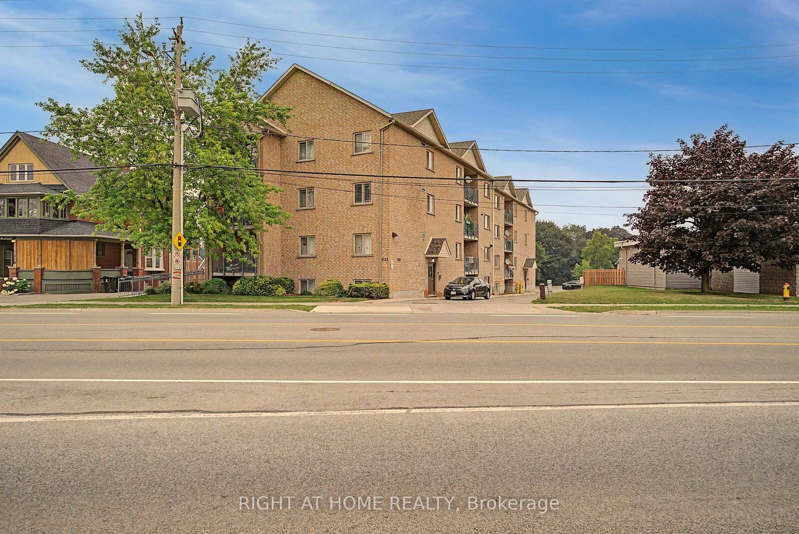 Property Photo:  1522 King Street E 403  ON N2G 2P1 