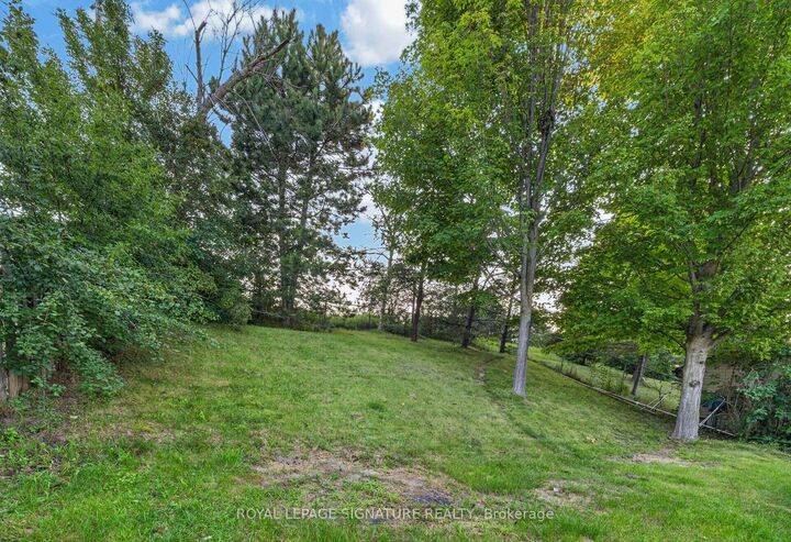 Property Photo:  31 Rosalynne Avenue  ON L1C 3X7 
