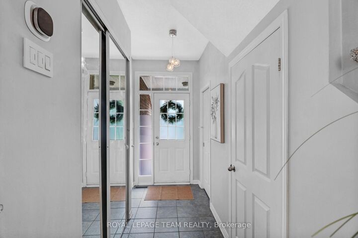 Property Photo:  74 Milner Downs Crescent  ON K2M 2S5 
