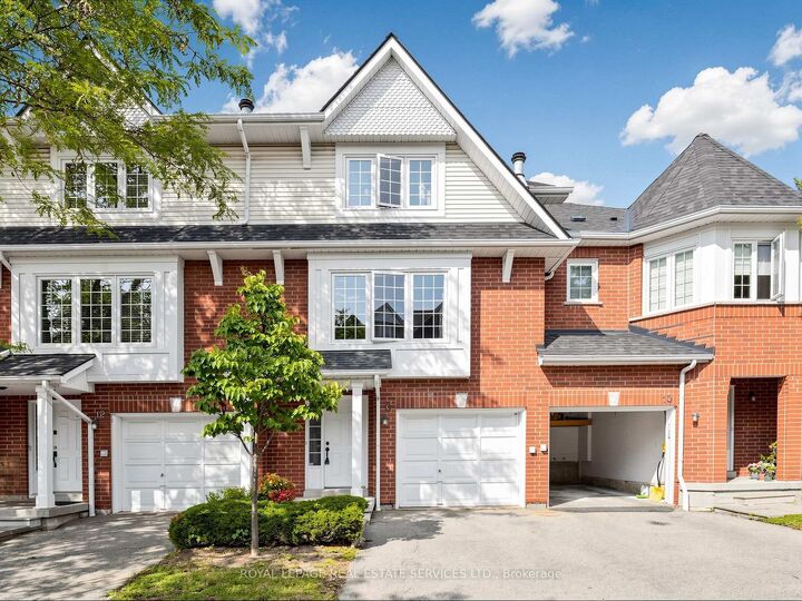 Property Photo: 1575 South Parade Court 11 ON L5M 6E9
