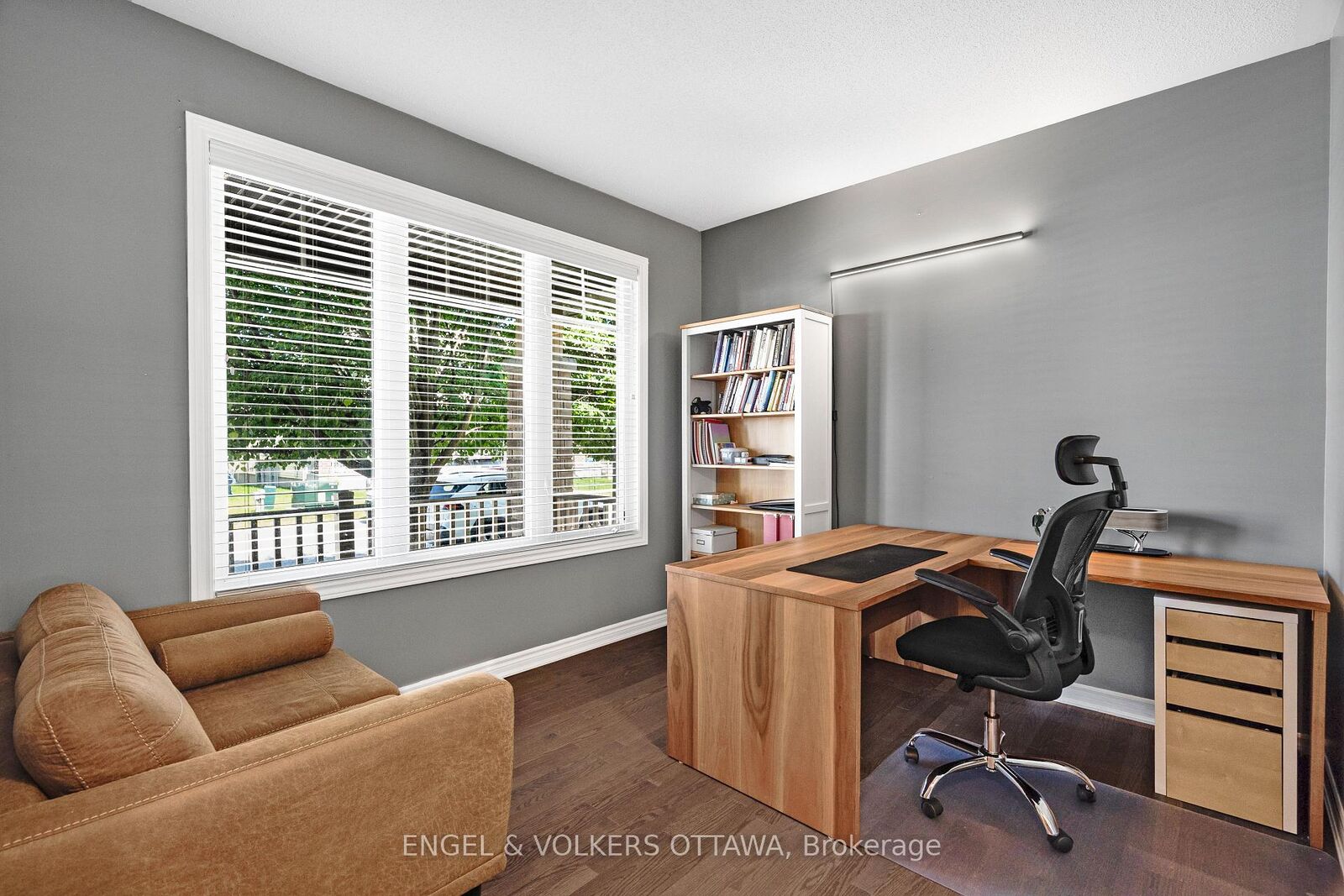 Property Photo: 520 Brigatine Avenue ON K2S 0P9