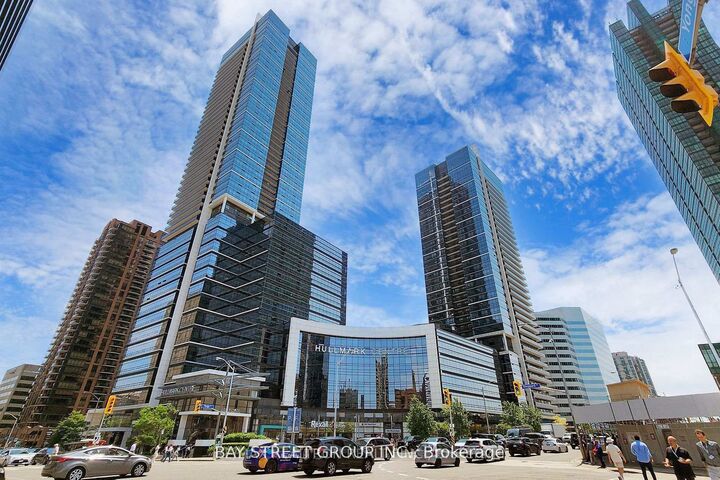 Property Photo:  5 Sheppard Avenue E 4218  ON M2N 0G4 