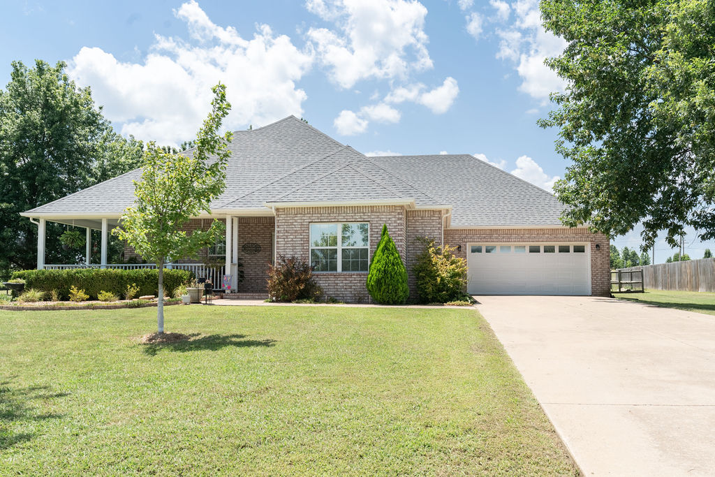 Property Photo: 200 N Woodchuck Lane OK 74070