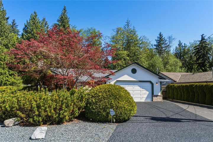 Property Photo: 461 Rowan Dr BC V9K 1K1