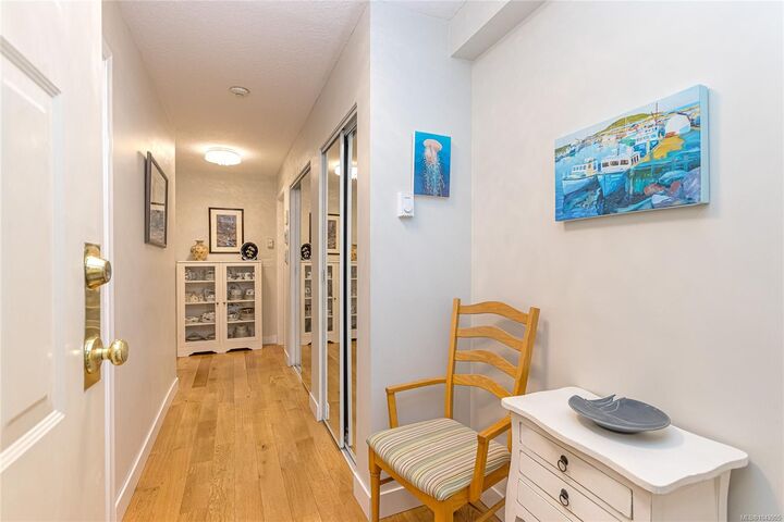 Property Photo: 1220 Fort St #101 BC V8V 3L2