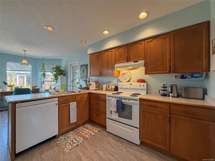 Property Photo: 688 Albatross Cres BC V9W 6Z9