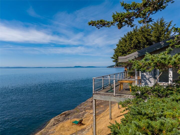 Property Photo: 204 Cliffside Rd BC V0N 2Y0