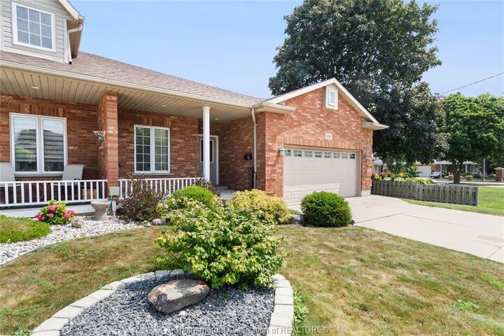 Property Photo:  201 Chatham Street South D  ON N0P 1A0 