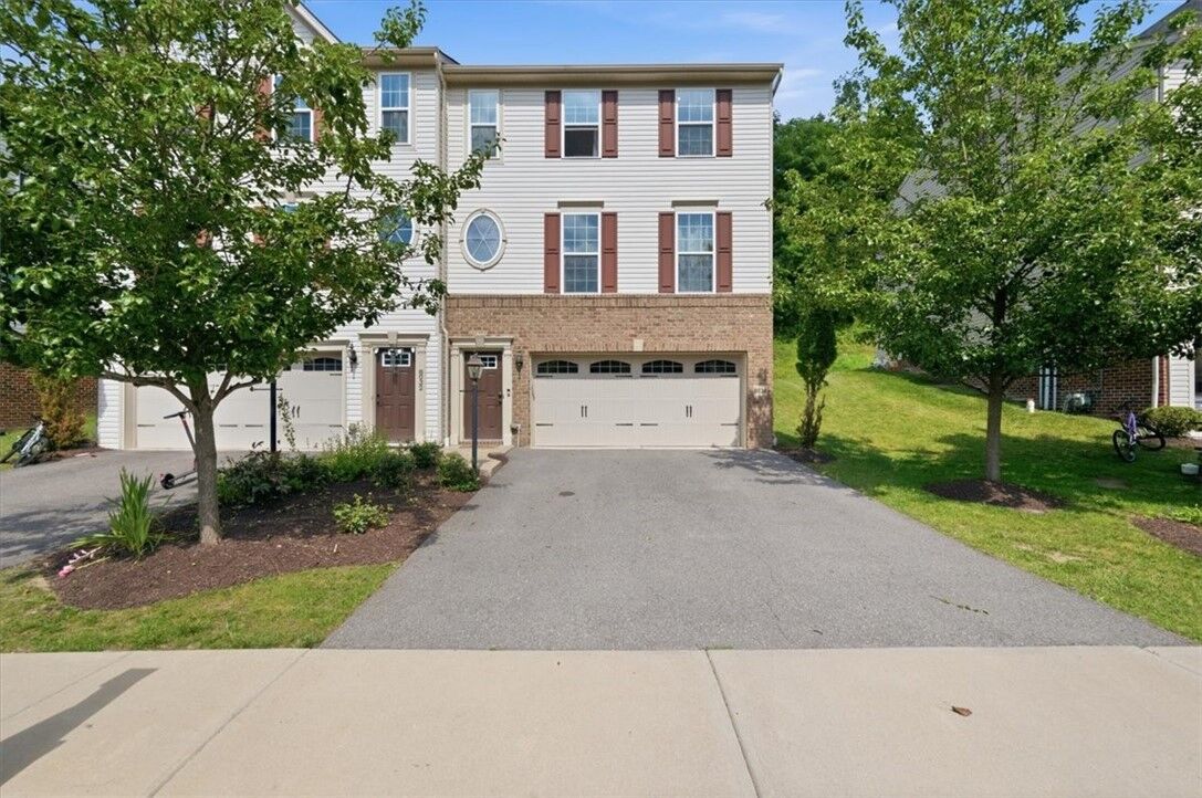 Property Photo: 8034 Hinsdale Ln PA 15057