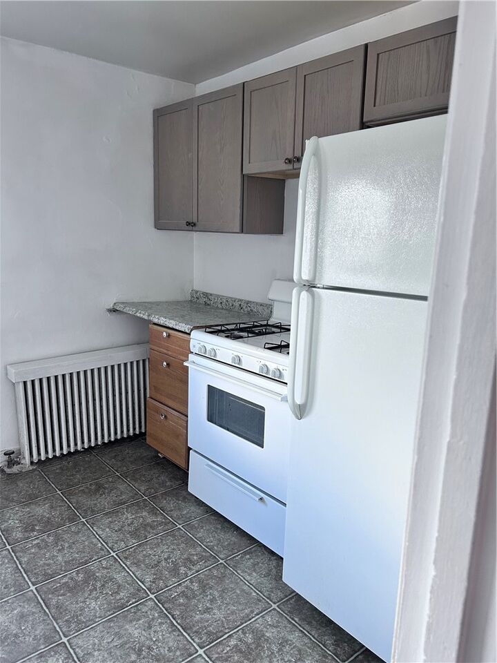 Property Photo:  5839 Darlington Rd 4  PA 15217 