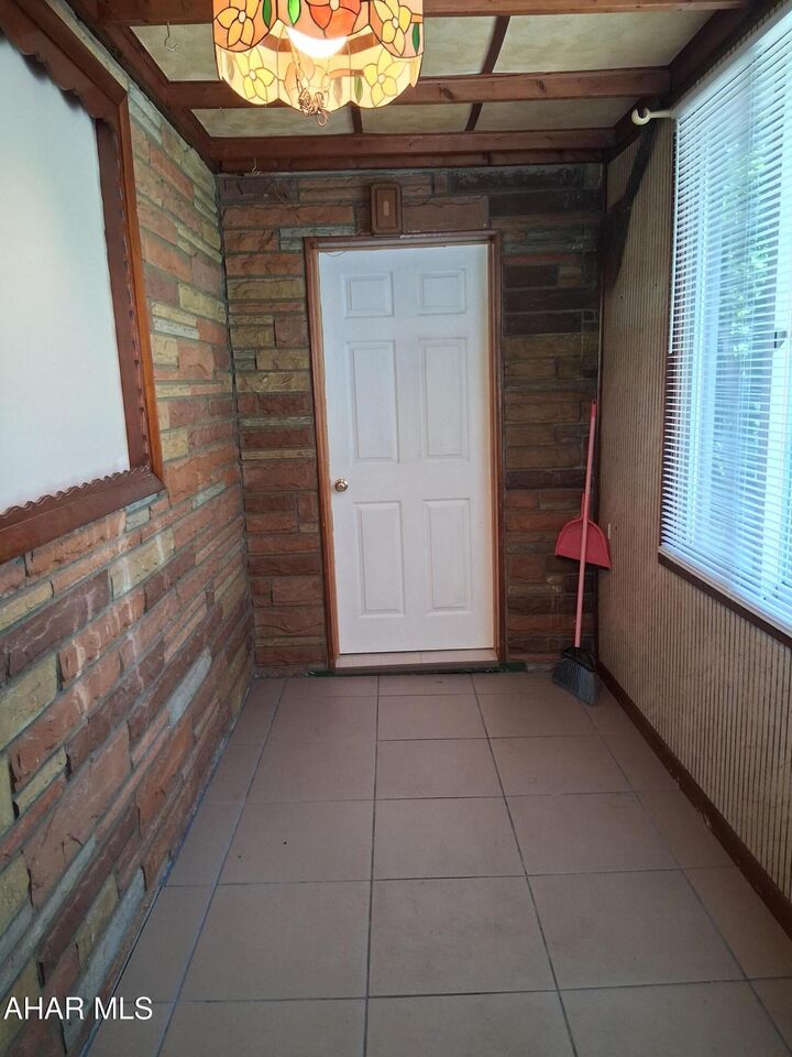 Property Photo:  265 View Street  PA 15902 