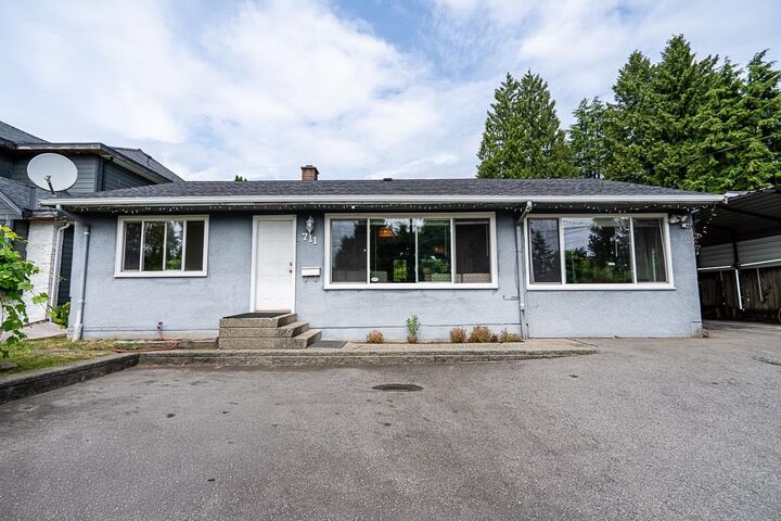Property Photo: 711 Alderson Avenue BC V3K 1T7