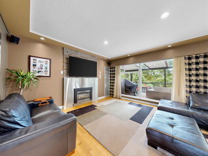 Property Photo:  712 Shaw Avenue  BC V3K 2R6 