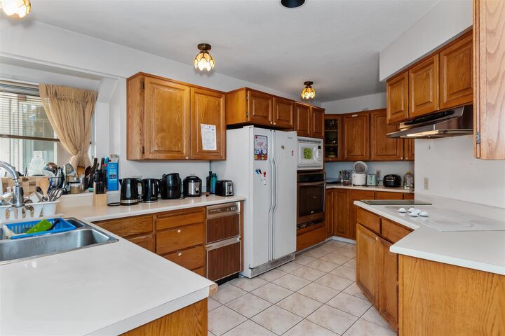 Property Photo: 5564 Elizabeth Street BC V5Y 3J9