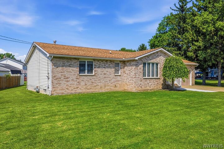Property Photo:  1660 Tuscarora Road  NY 14304 