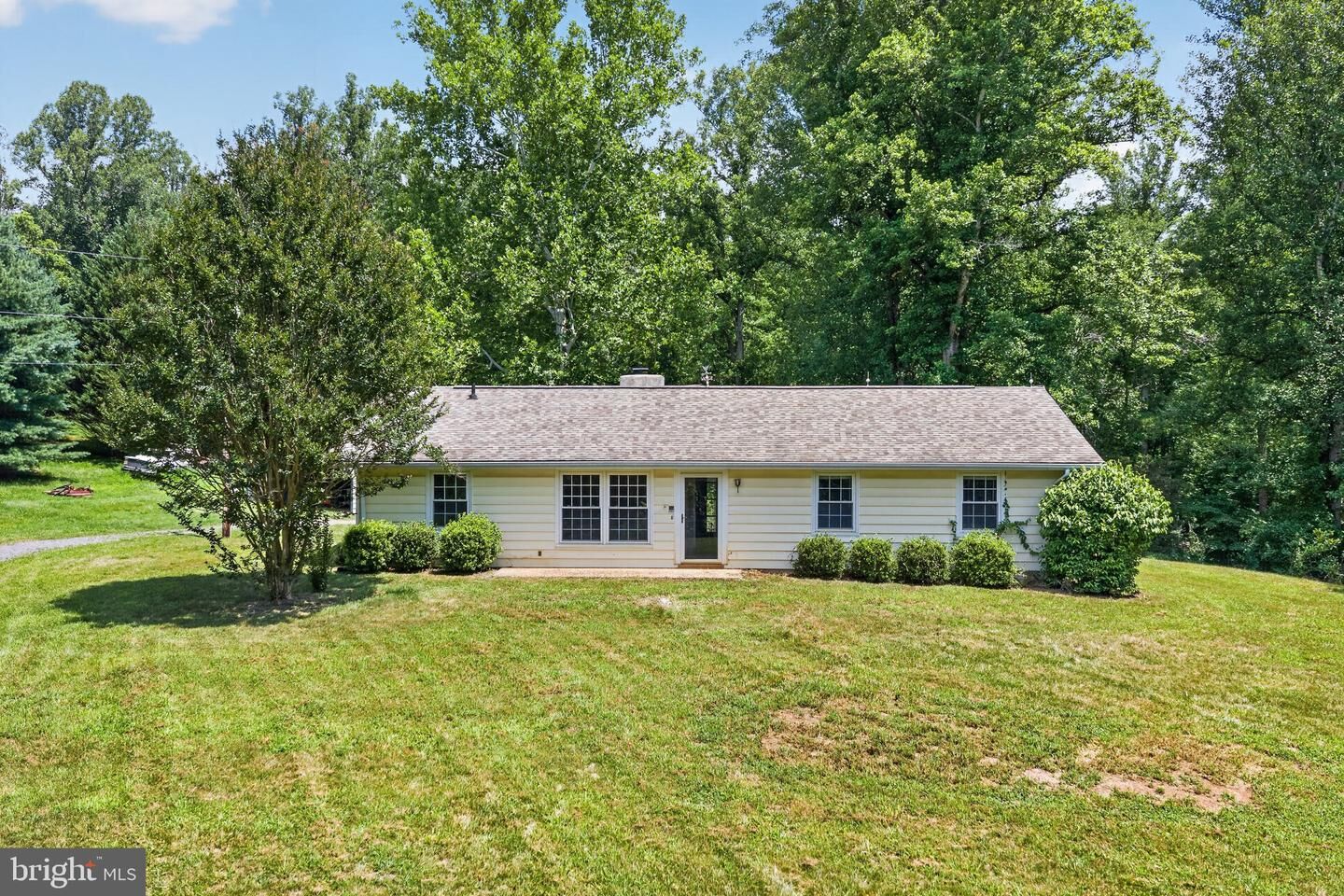 Property Photo: 467 Staton Lane VA 20106